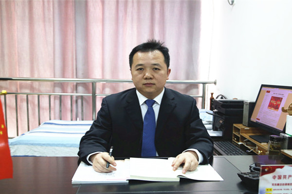 2—大佛寺矿综掘一队党支部书记,队长 史江平_副本_副本.jpg
