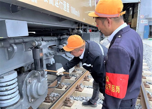 机车检查.jpg