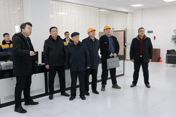 参观调度室.jpg