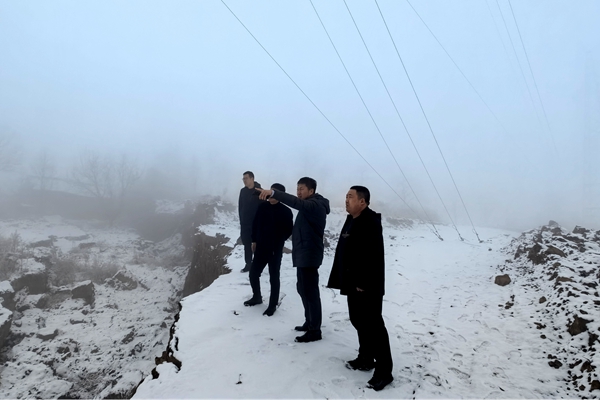 雪天巡线_副本.jpg