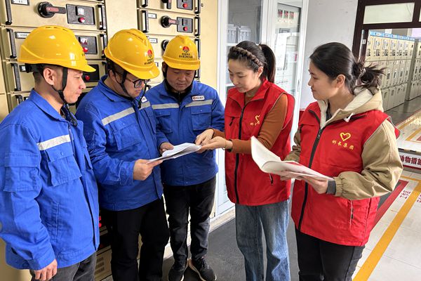 女职工担任安全协管员_副本.jpg