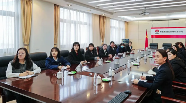 文家坡观看两会.png