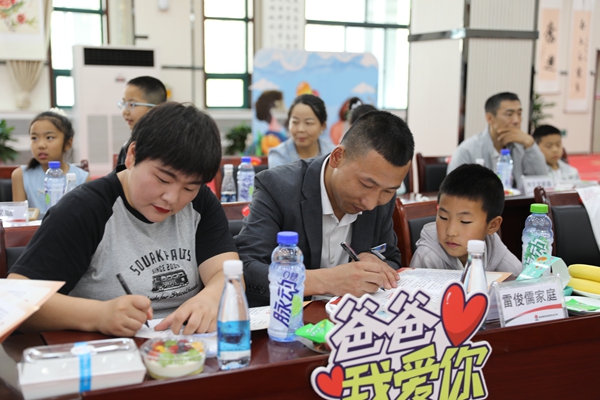 第二段父亲节，夫妻双方签订安全联保责任书_副本.jpg