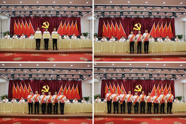 4.“两优一先”表彰1.0_副本.jpg