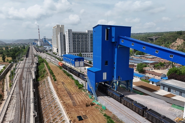 胡孟改扩建装车作业_副本.jpg
