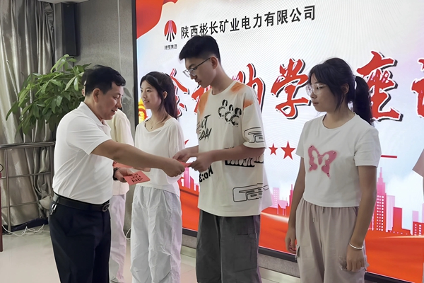 2.送慰问金_副本.jpg