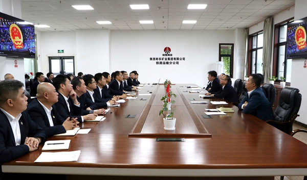 观看警示教育片_副本.jpg