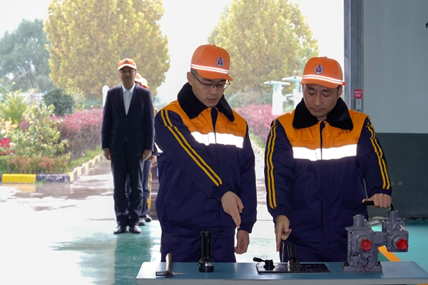 1761203185748541.jpg 乘务员一次出乘标准化作业展示_副本.jpg